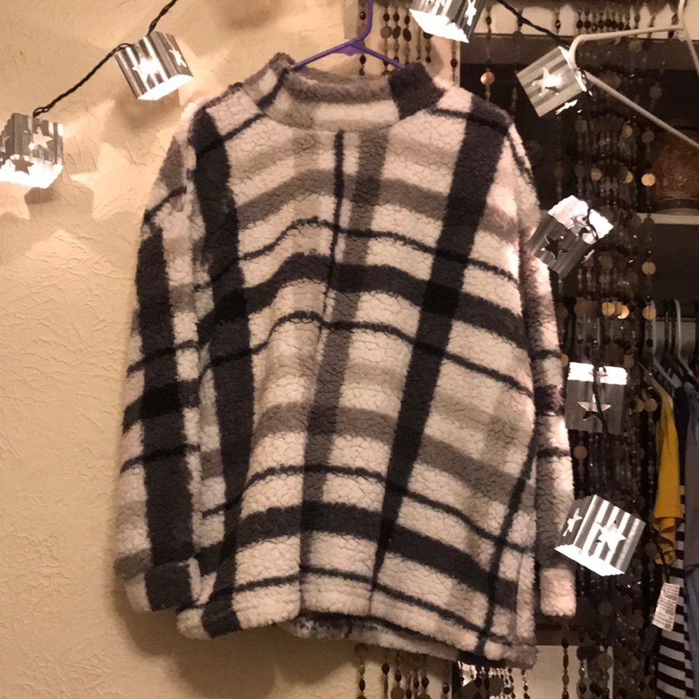 Sherpa like crewneck